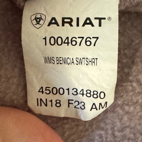 ARIAT Benecia Embossed Sweatshirt Quail Scalloped Hem Women’s size Small - Picture 8 of 11